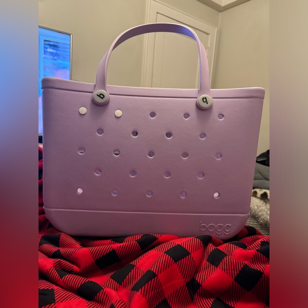 Brand new large sized lavender Bogg bag with two clear bag inserts